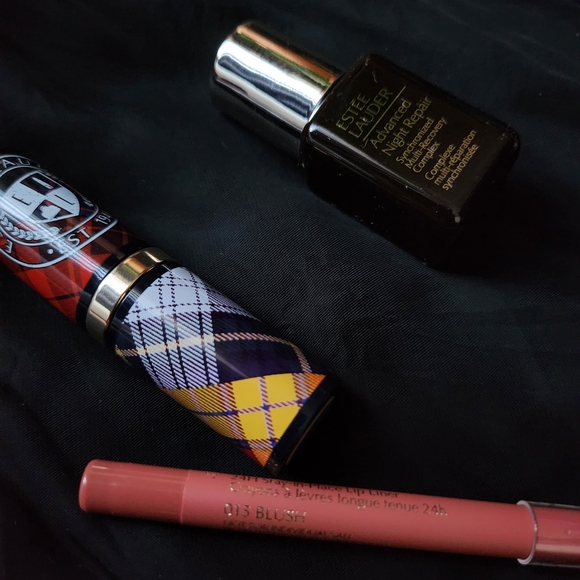 Estee Lauder Plaid Cosmetic Bag with Skincare Set - Picture 10 of 11